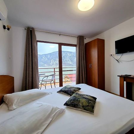 Escape Hotel Dubova Bagian luar foto