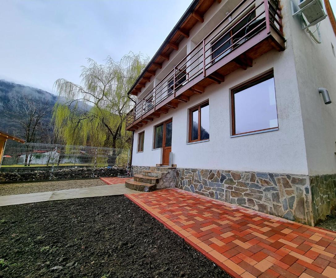 Escape Hotel Dubova Bagian luar foto