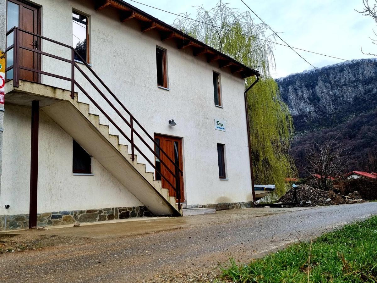 Escape Hotel Dubova Bagian luar foto