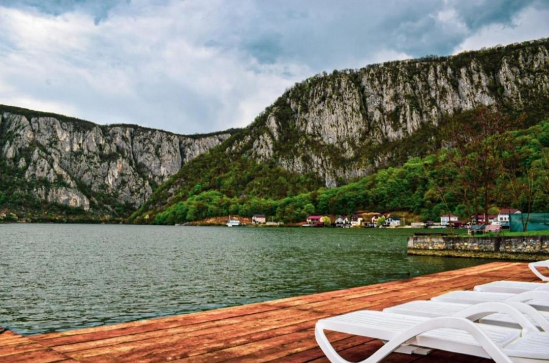 Escape Hotel Dubova Bagian luar foto