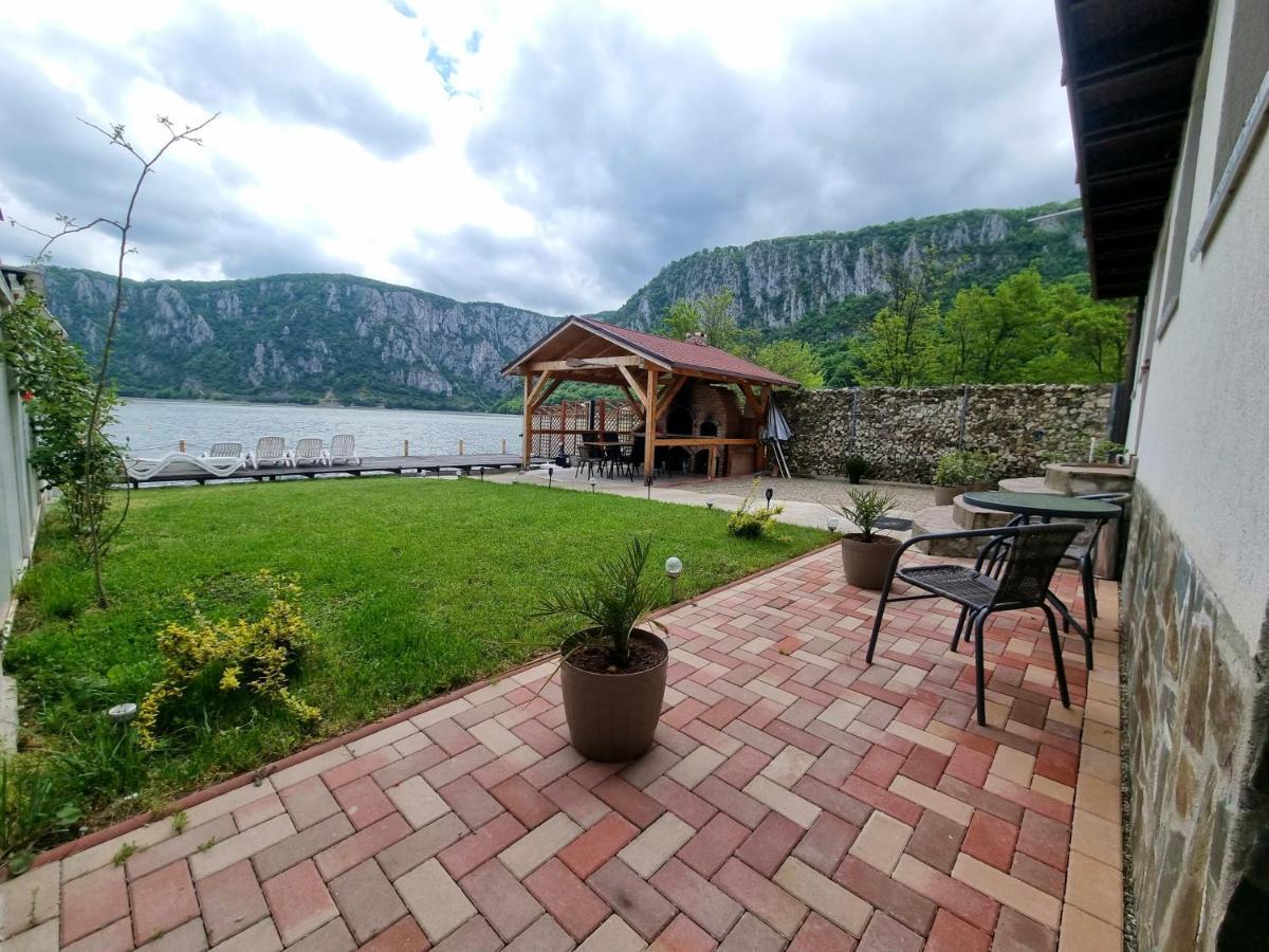 Escape Hotel Dubova Bagian luar foto