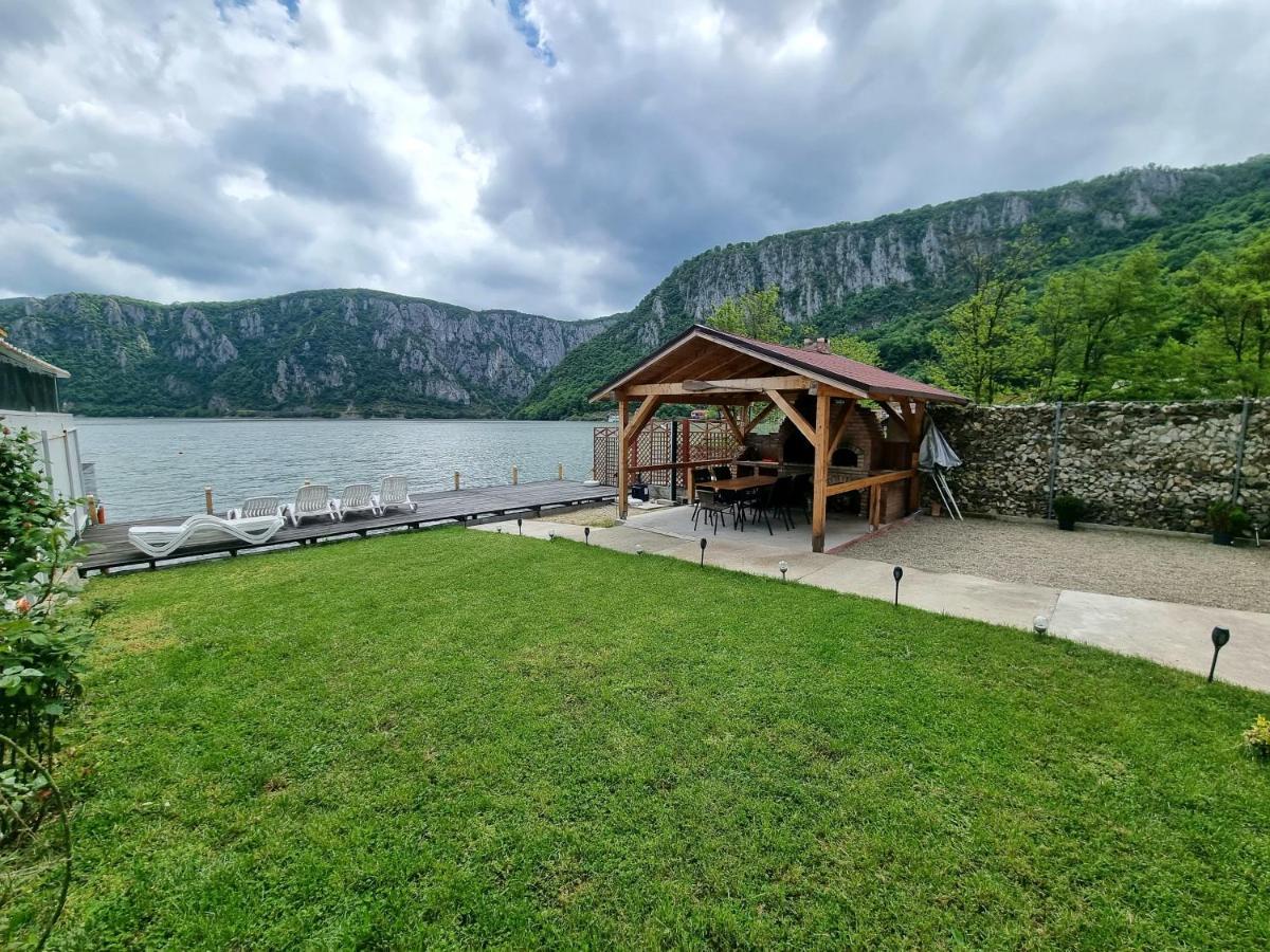 Escape Hotel Dubova Bagian luar foto