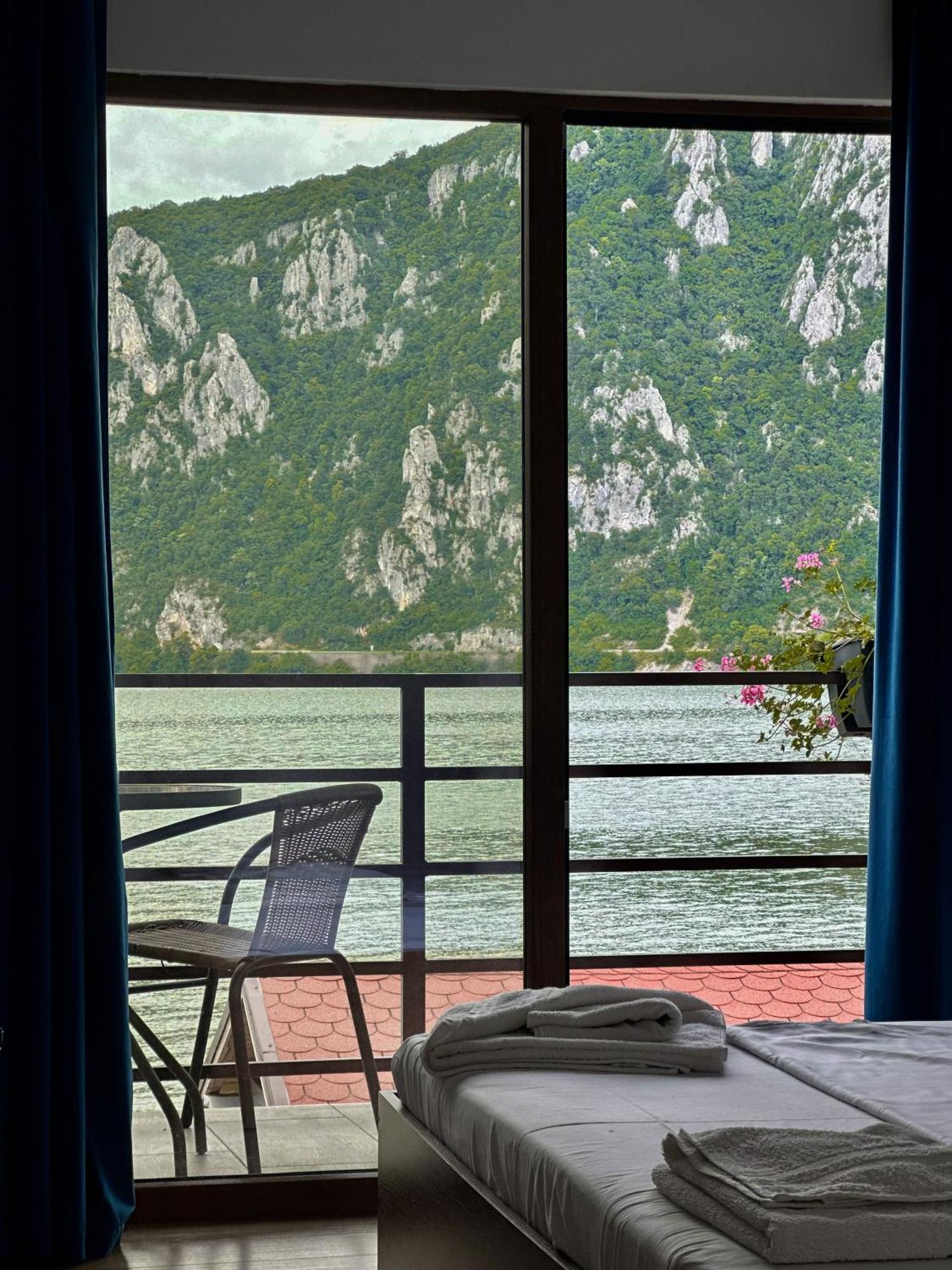 Escape Hotel Dubova Bagian luar foto